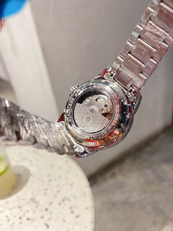 ブランド時計背面デザイン